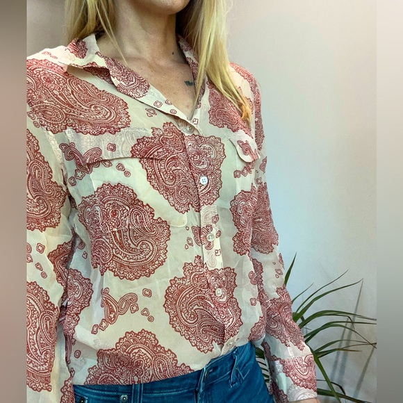 EQUIPMENT Femme Blouse in red and cream paisley design - Size Medium - Picture 2 of 9